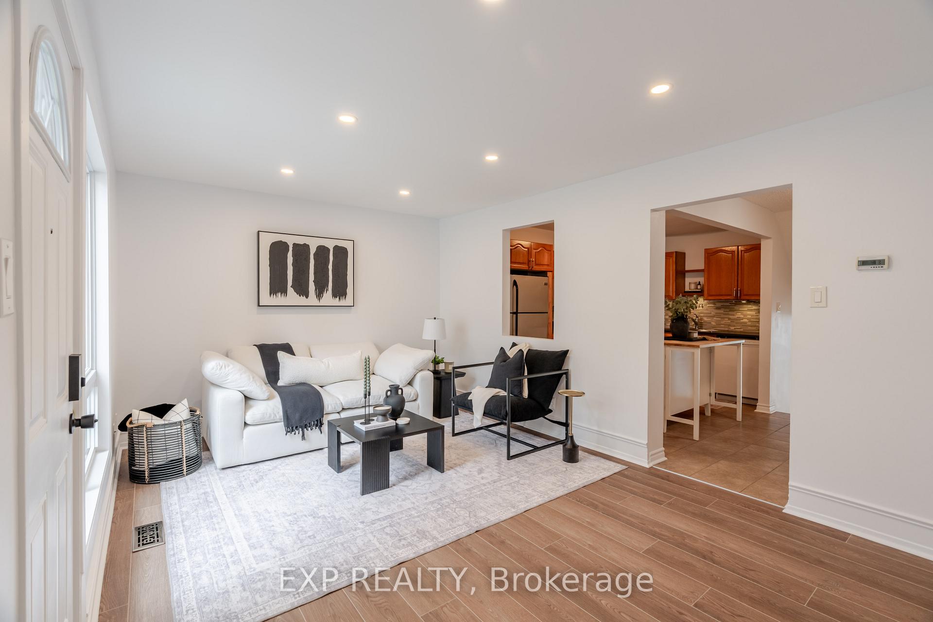 Photo 15 of 60 Alison Korn Private, Ottawa, Bells Corners — HOMEH