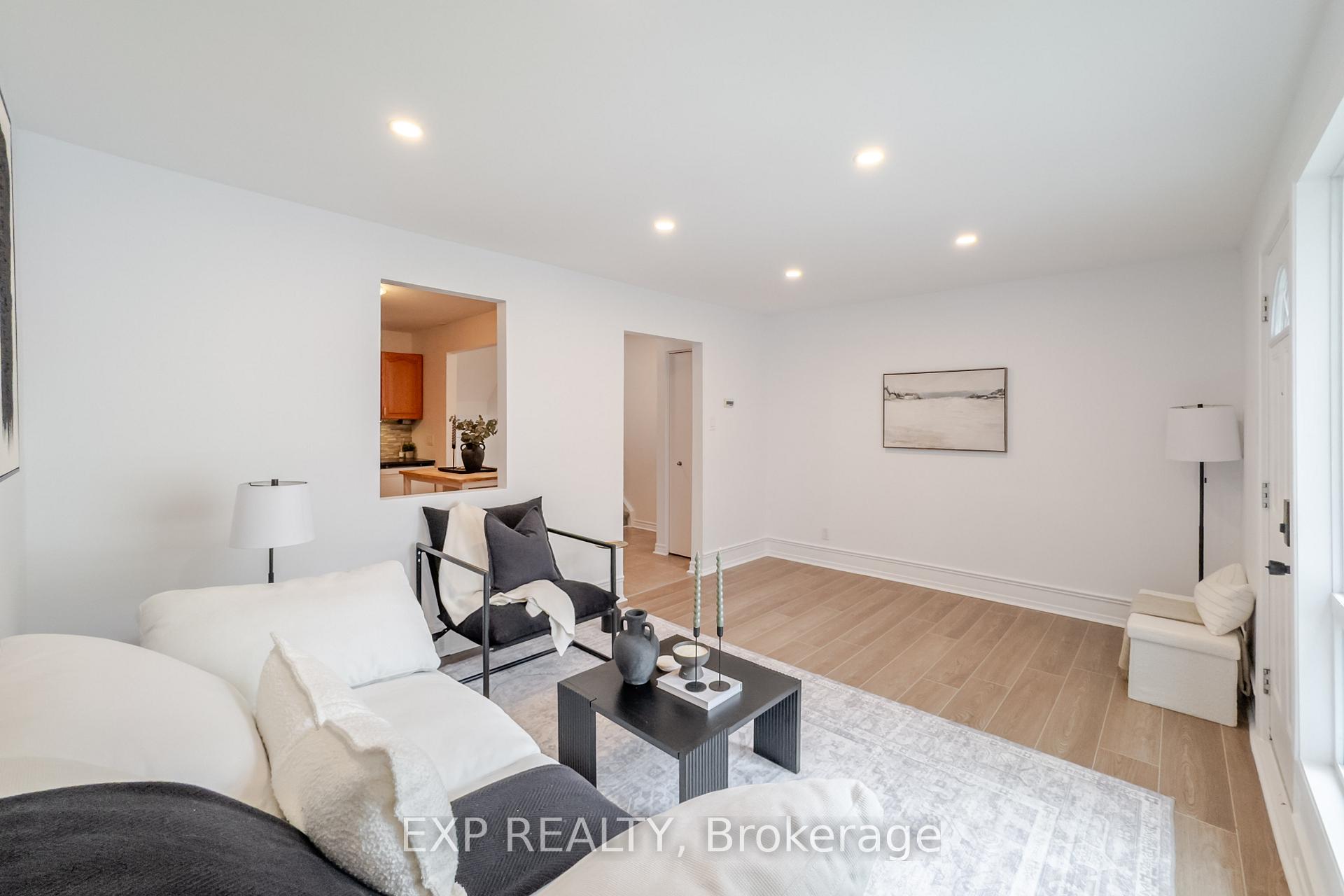 Photo 16 of 60 Alison Korn Private, Ottawa, Bells Corners — HOMEH