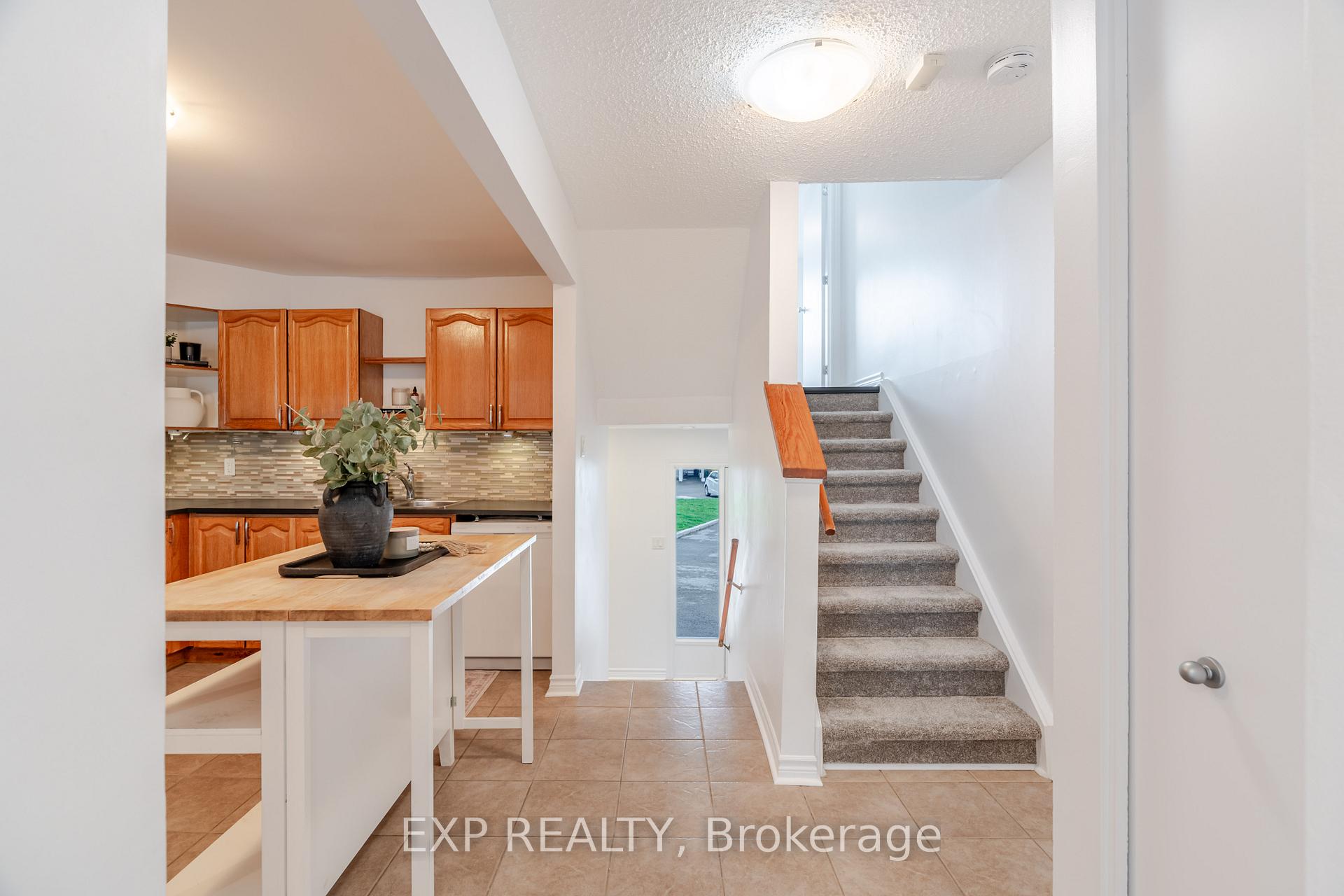 Photo 17 of 60 Alison Korn Private, Ottawa, Bells Corners — HOMEH