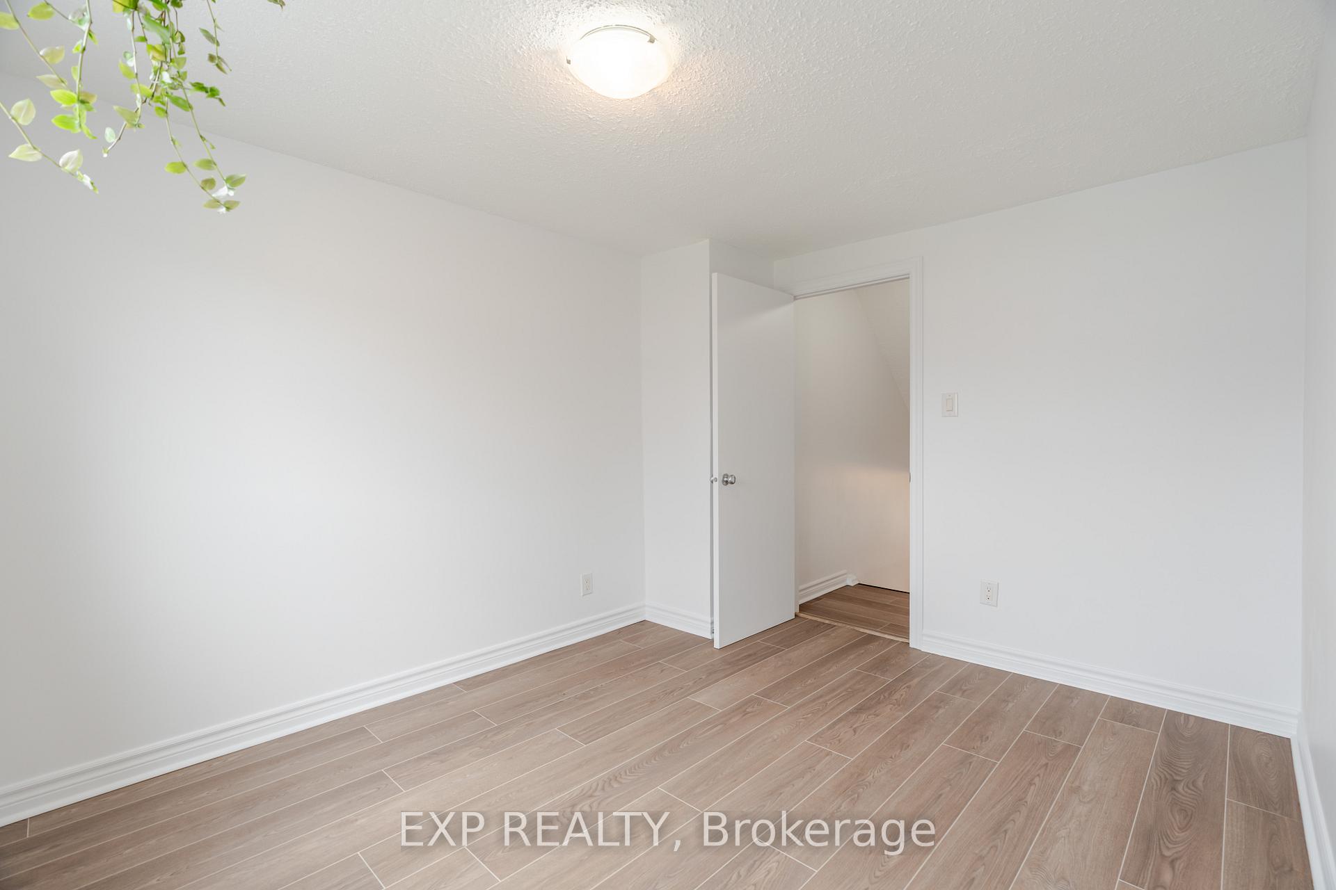 Photo 20 of 60 Alison Korn Private, Ottawa, Bells Corners — HOMEH