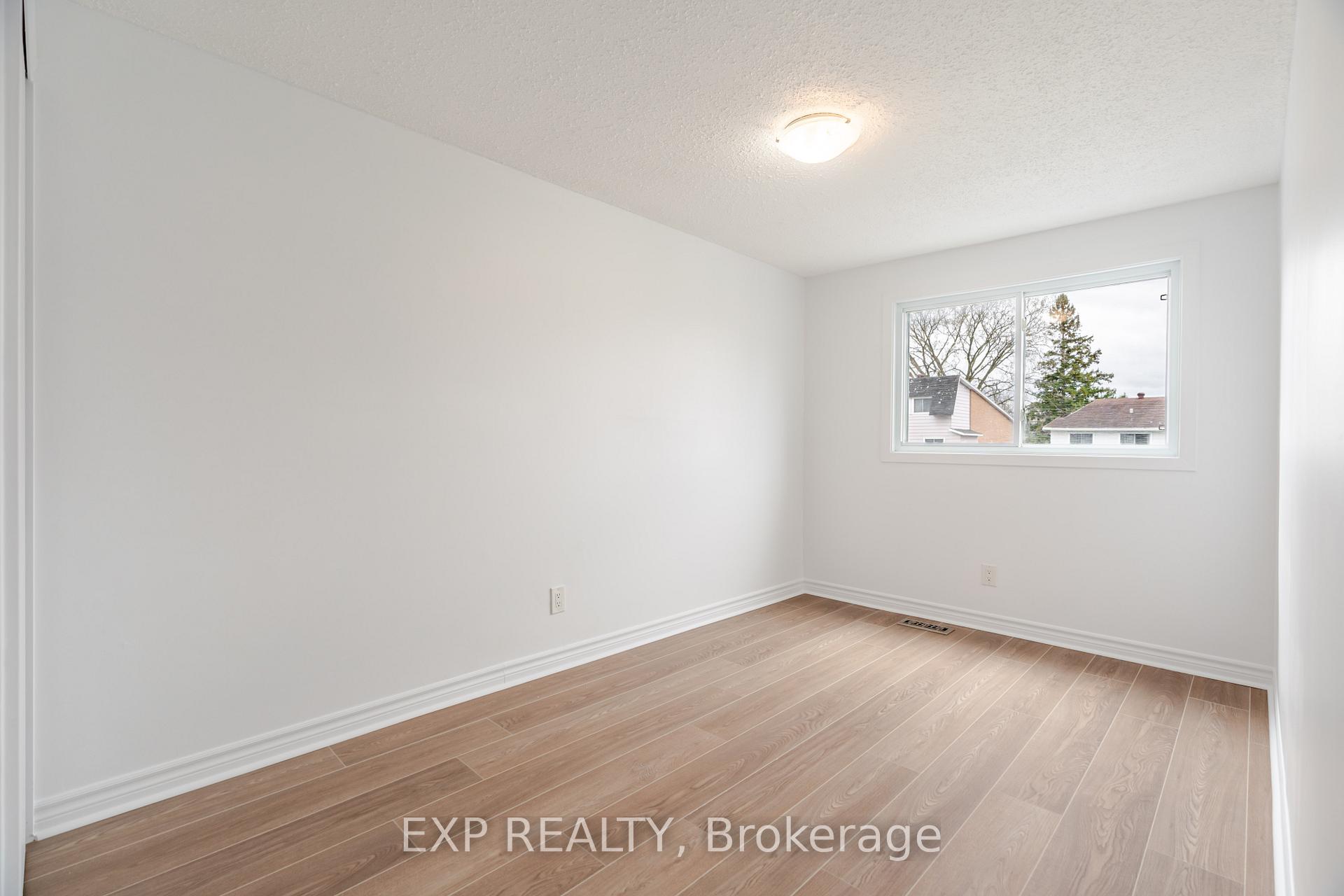 Photo 21 of 60 Alison Korn Private, Ottawa, Bells Corners — HOMEH