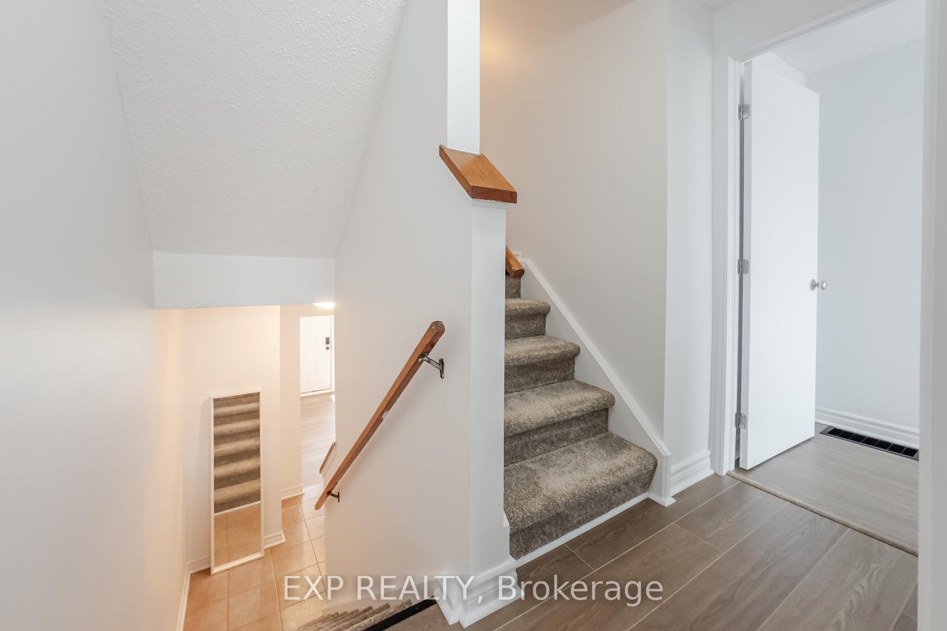 Photo 23 of 60 Alison Korn Private, Ottawa, Bells Corners — HOMEH