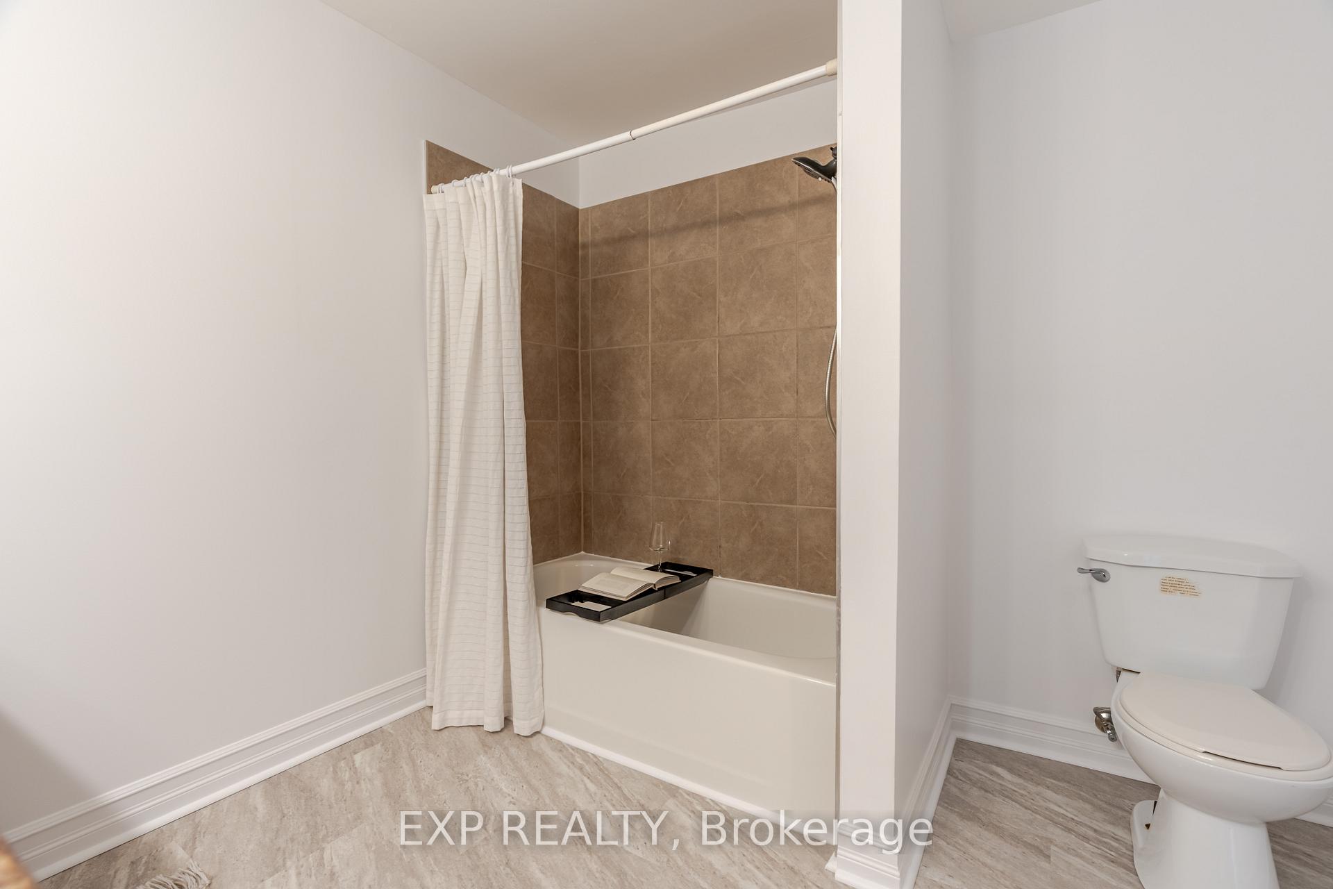 Photo 26 of 60 Alison Korn Private, Ottawa, Bells Corners — HOMEH