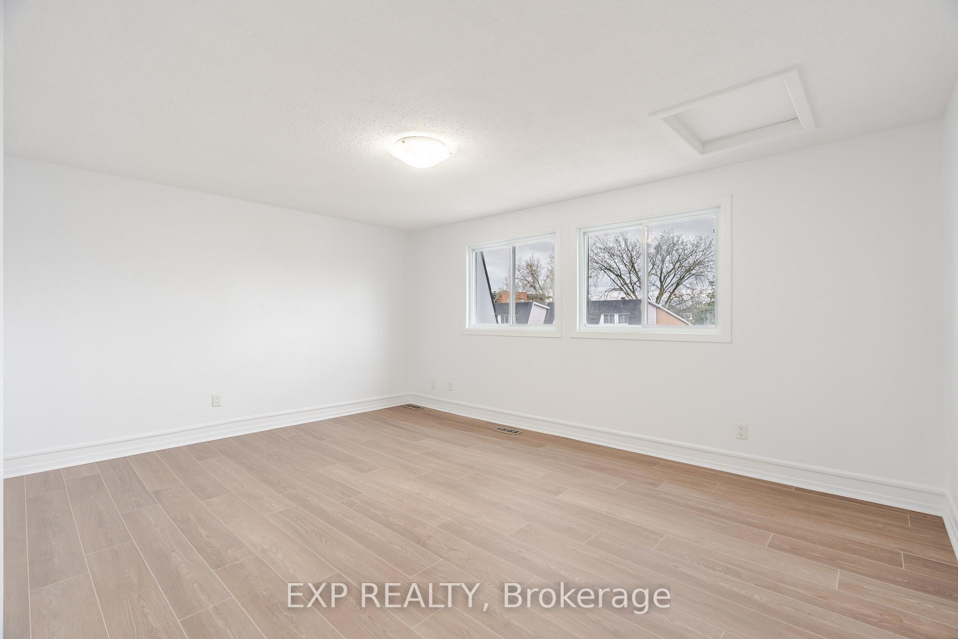 Photo 35 of 60 Alison Korn Private, Ottawa, Bells Corners — HOMEH
