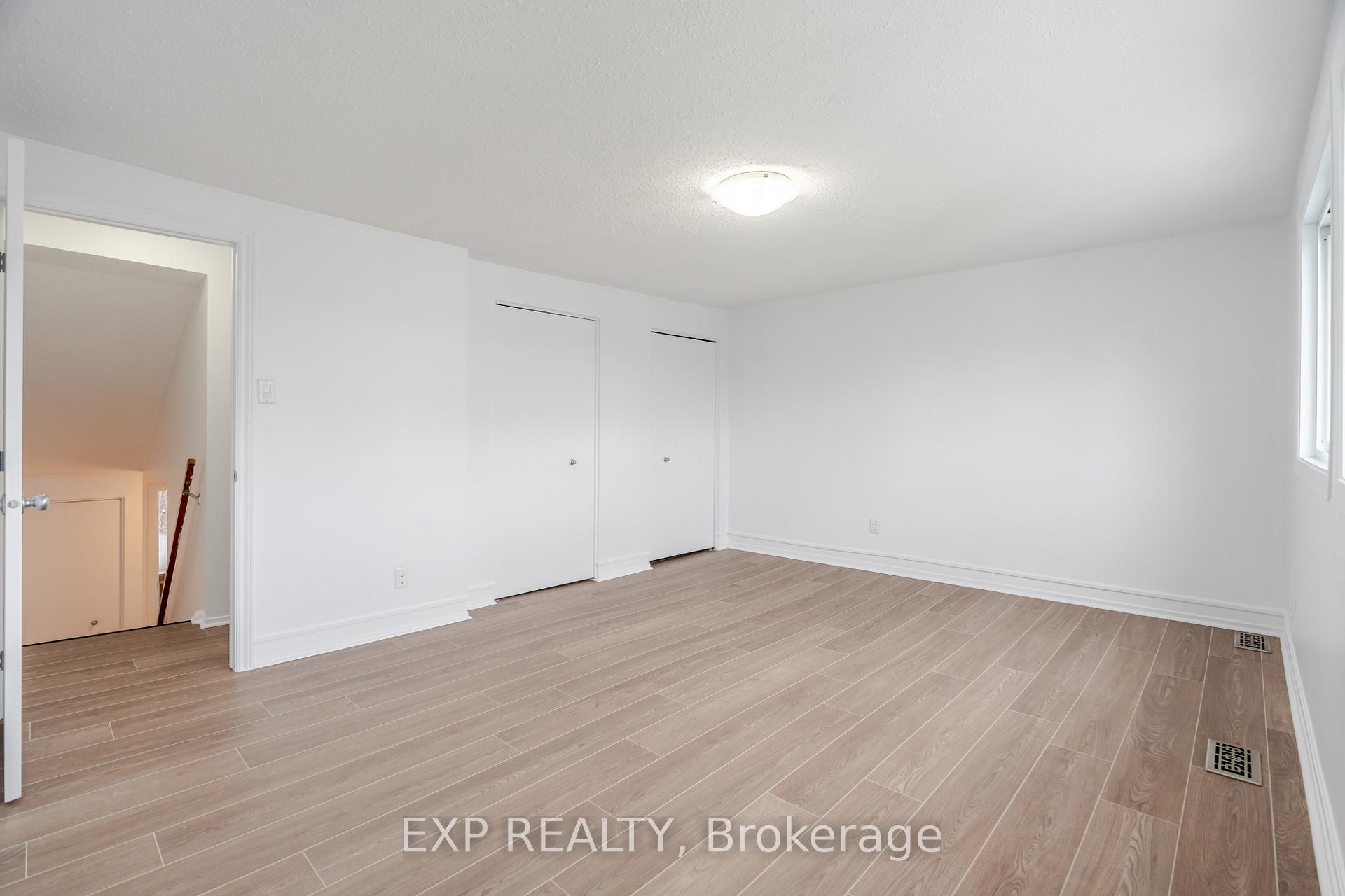Photo 36 of 60 Alison Korn Private, Ottawa, Bells Corners — HOMEH