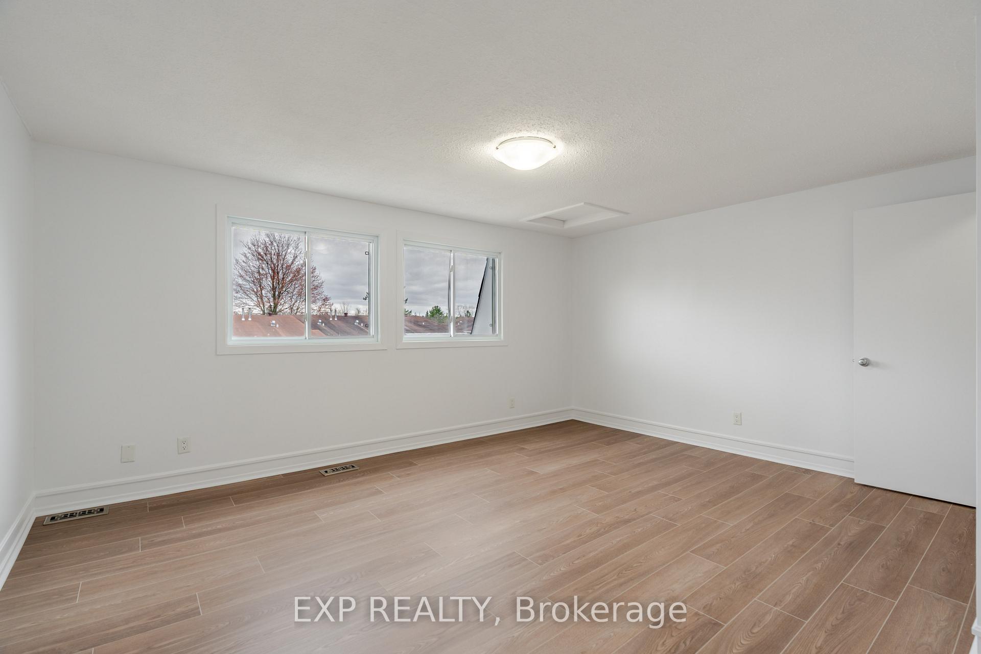 Photo 38 of 60 Alison Korn Private, Ottawa, Bells Corners — HOMEH