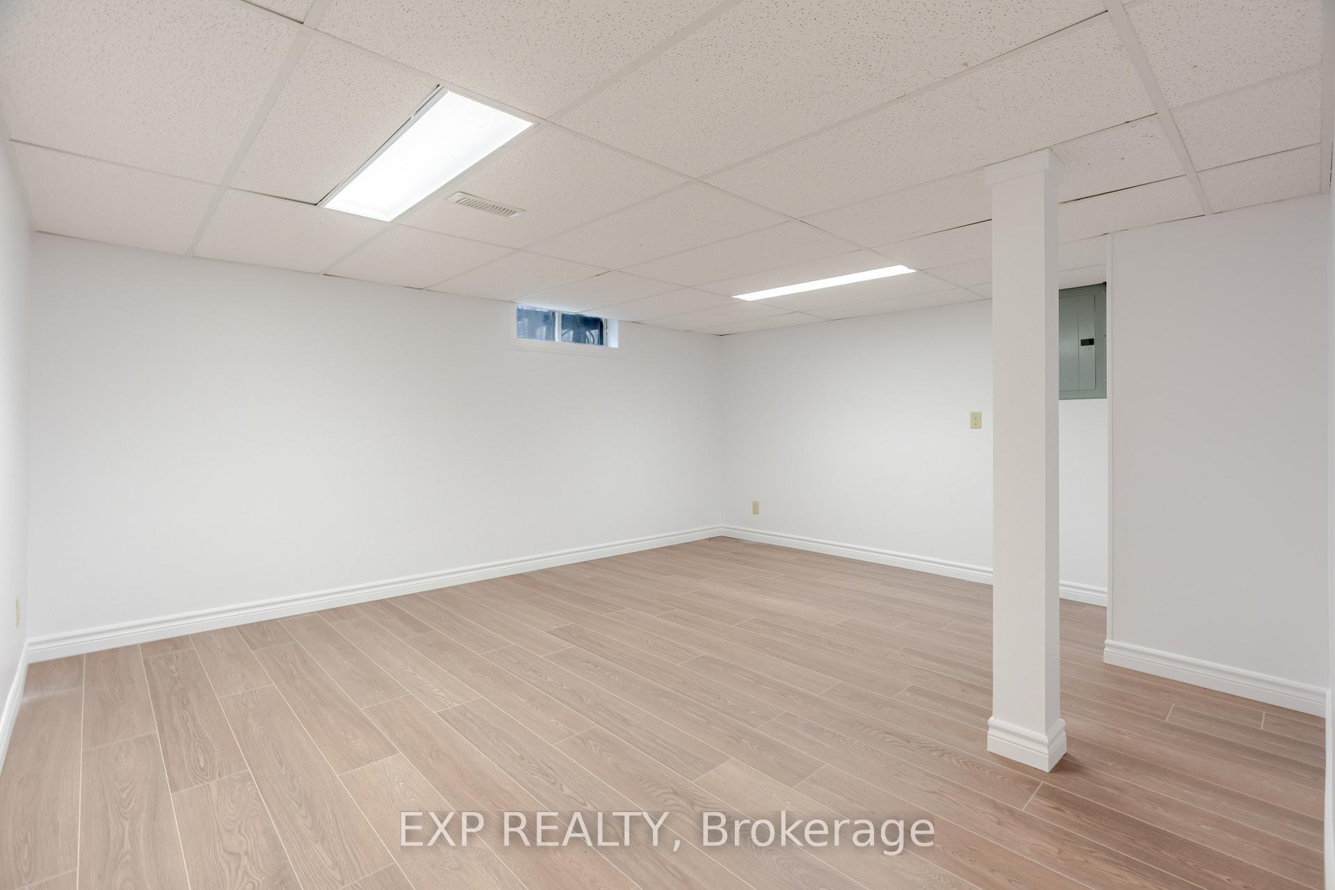 Photo 39 of 60 Alison Korn Private, Ottawa, Bells Corners — HOMEH