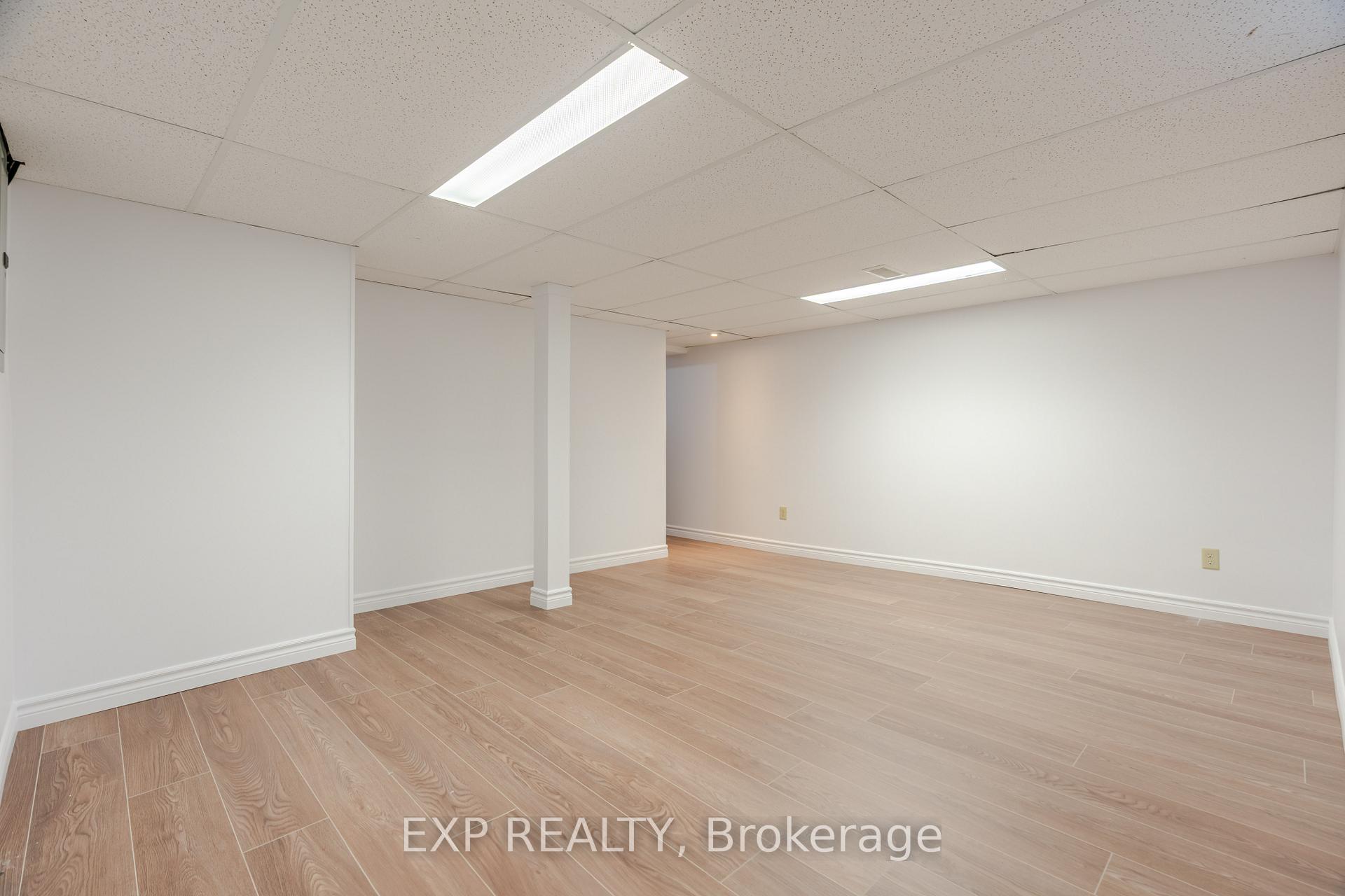 Photo 41 of 60 Alison Korn Private, Ottawa, Bells Corners — HOMEH
