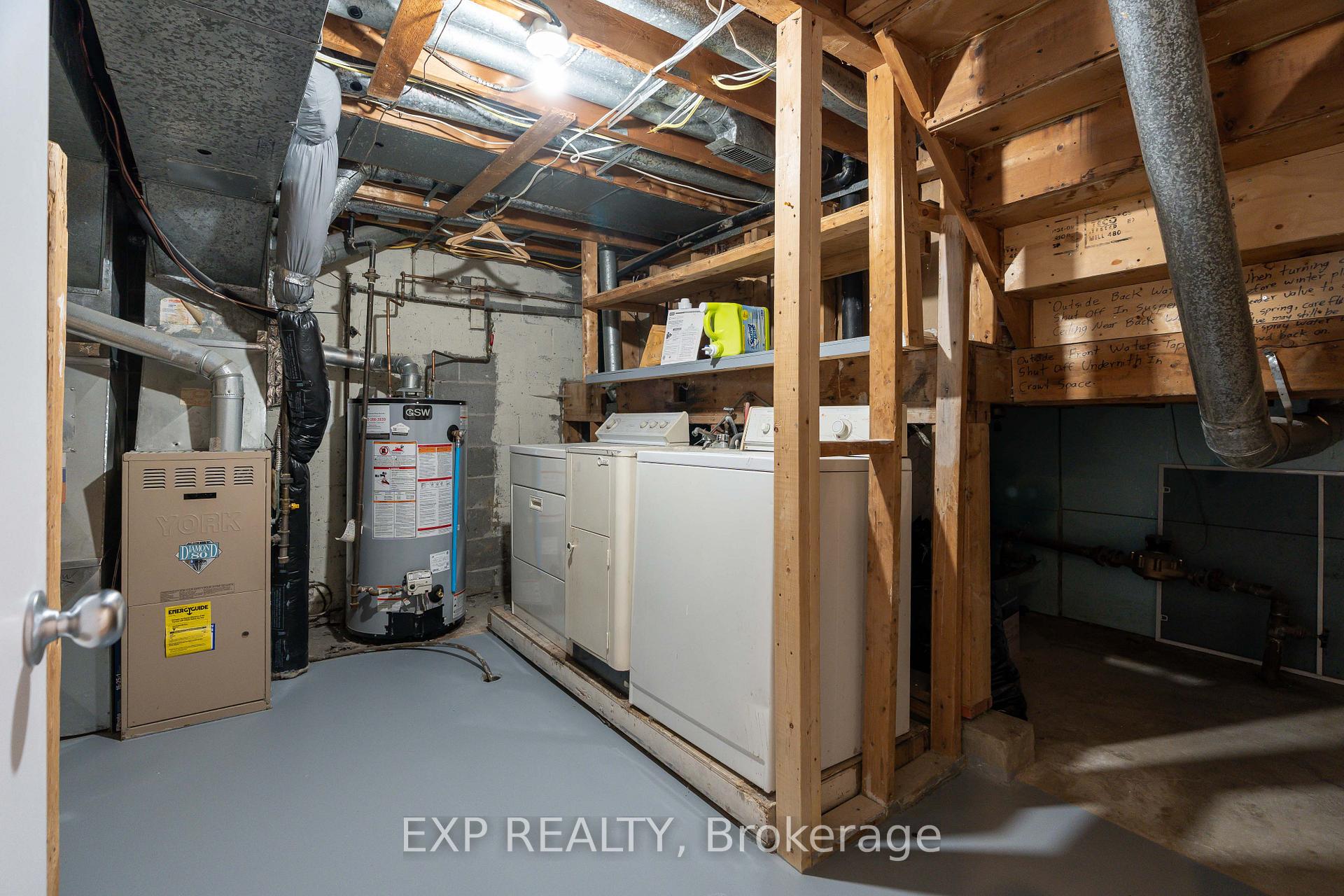 Photo 42 of 60 Alison Korn Private, Ottawa, Bells Corners — HOMEH