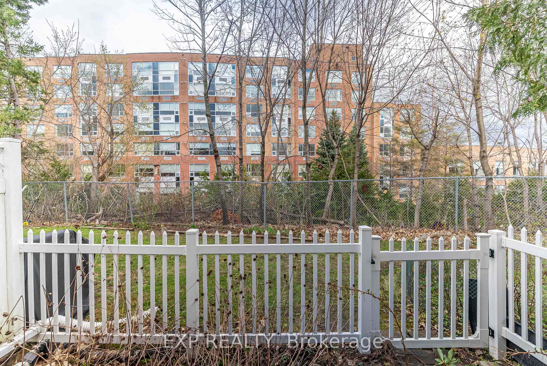 Photo 47 of 60 Alison Korn Private, Ottawa, Bells Corners — HOMEH