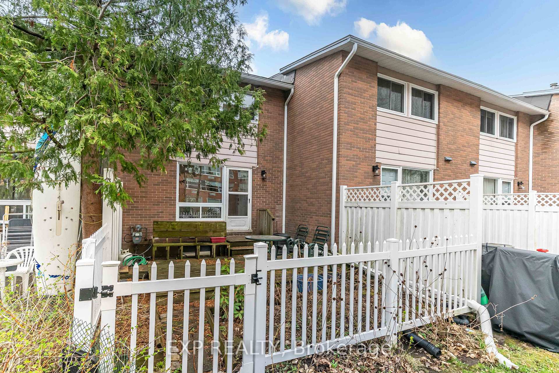 Photo 49 of 60 Alison Korn Private, Ottawa, Bells Corners — HOMEH