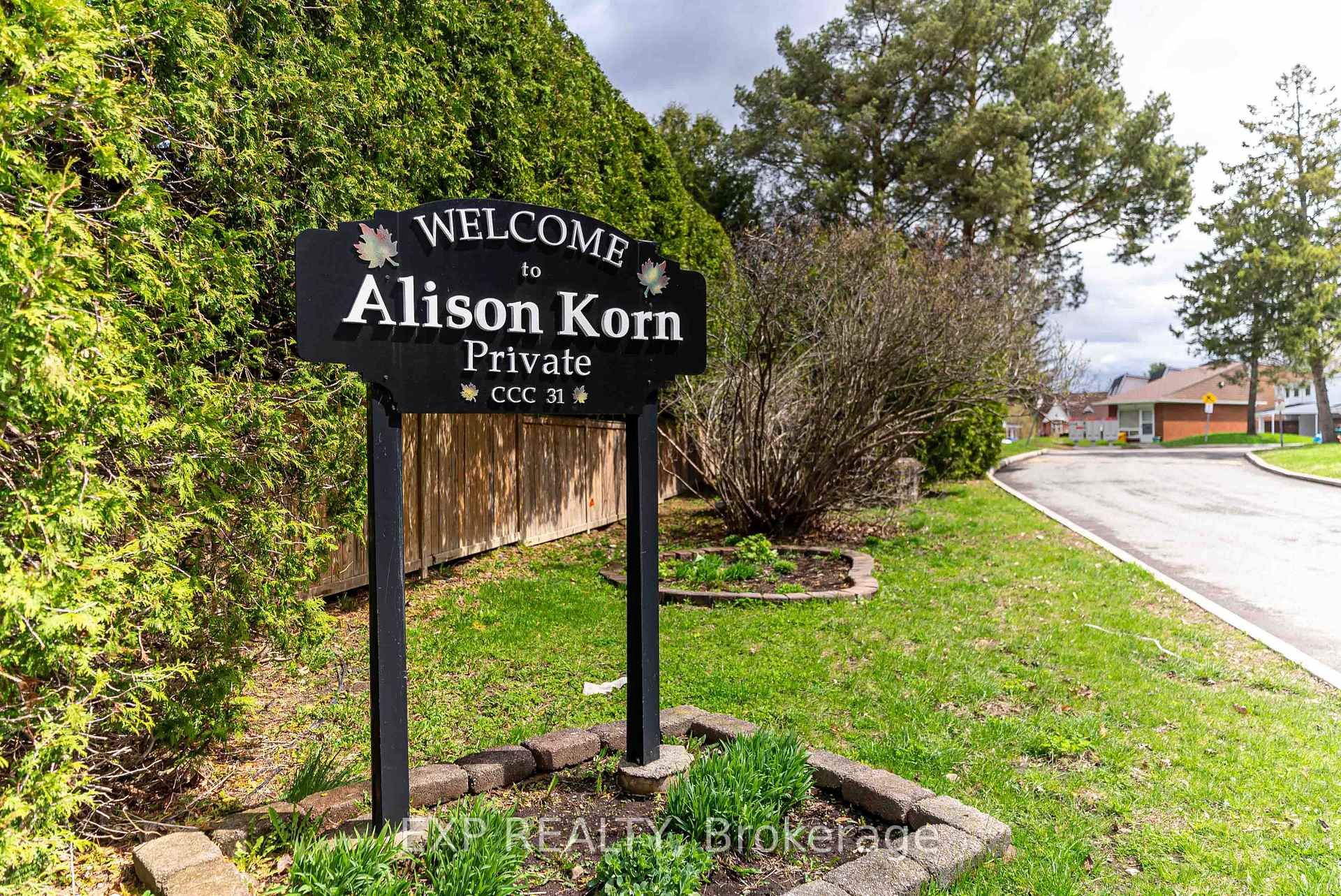 Photo 50 of 60 Alison Korn Private, Ottawa, Bells Corners — HOMEH