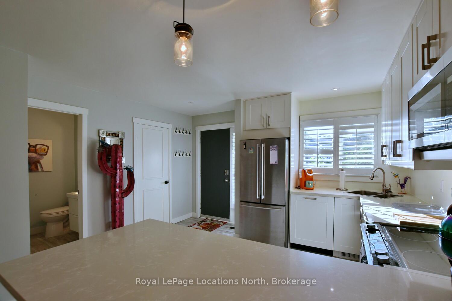 Photo 10 of 592 Oxbow Crescent, Collingwood — HOMEH
