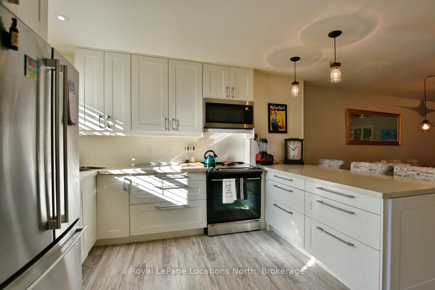 Photo 12 of 592 Oxbow Crescent, Collingwood — HOMEH