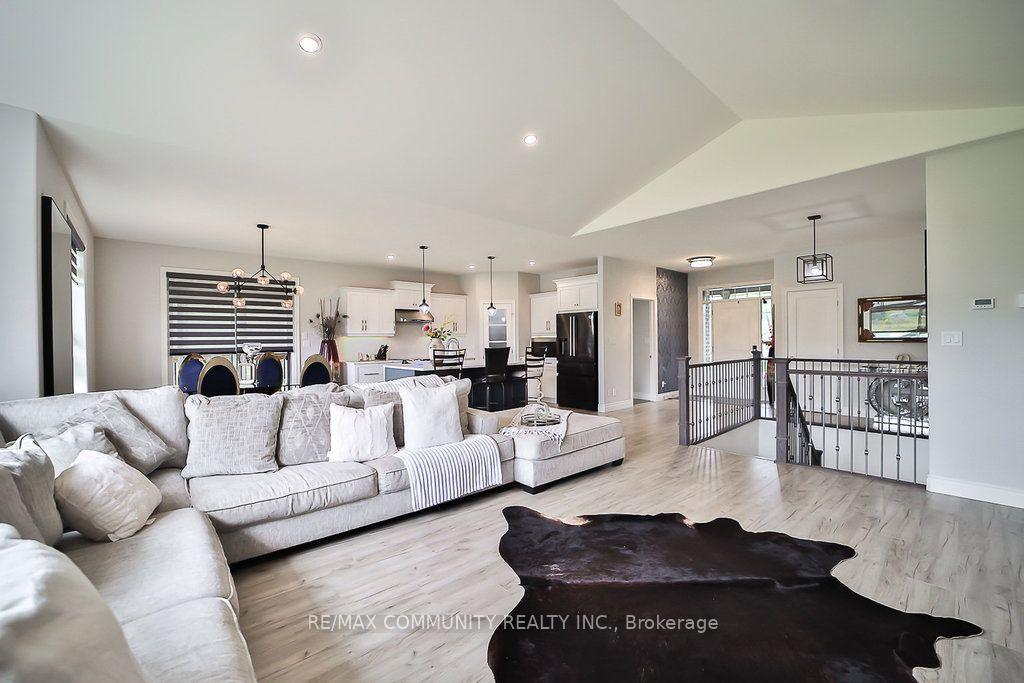 Photo 5 of 98 Hiddenvalley Drive, Belleville, Thurlow Ward — HOMEH
