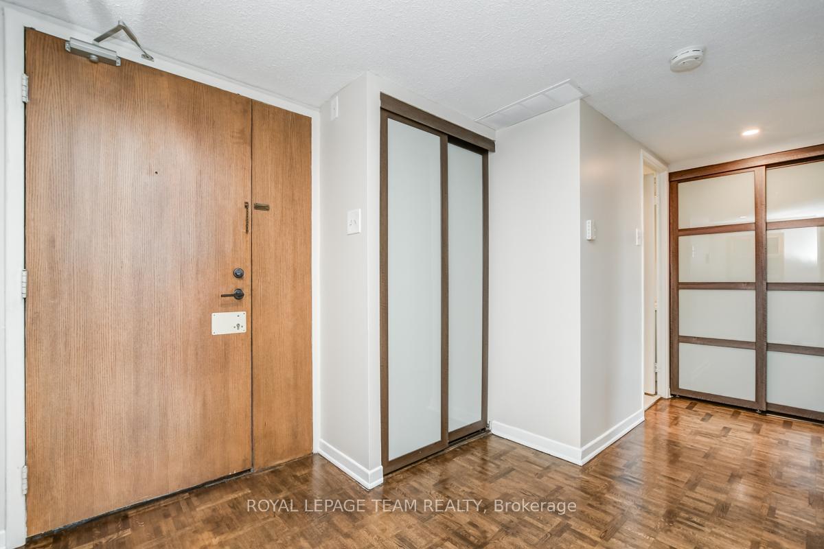 Photo 3 of Unit 1605, 20 The Driveway Drive, Ottawa — HOMEH