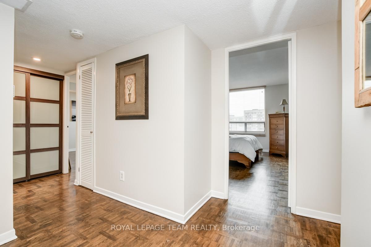 Photo 4 of Unit 1605, 20 The Driveway Drive, Ottawa — HOMEH