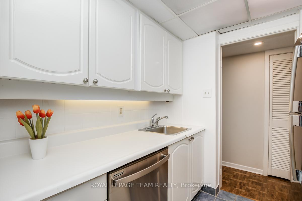 Photo 16 of Unit 1605, 20 The Driveway Drive, Ottawa — HOMEH