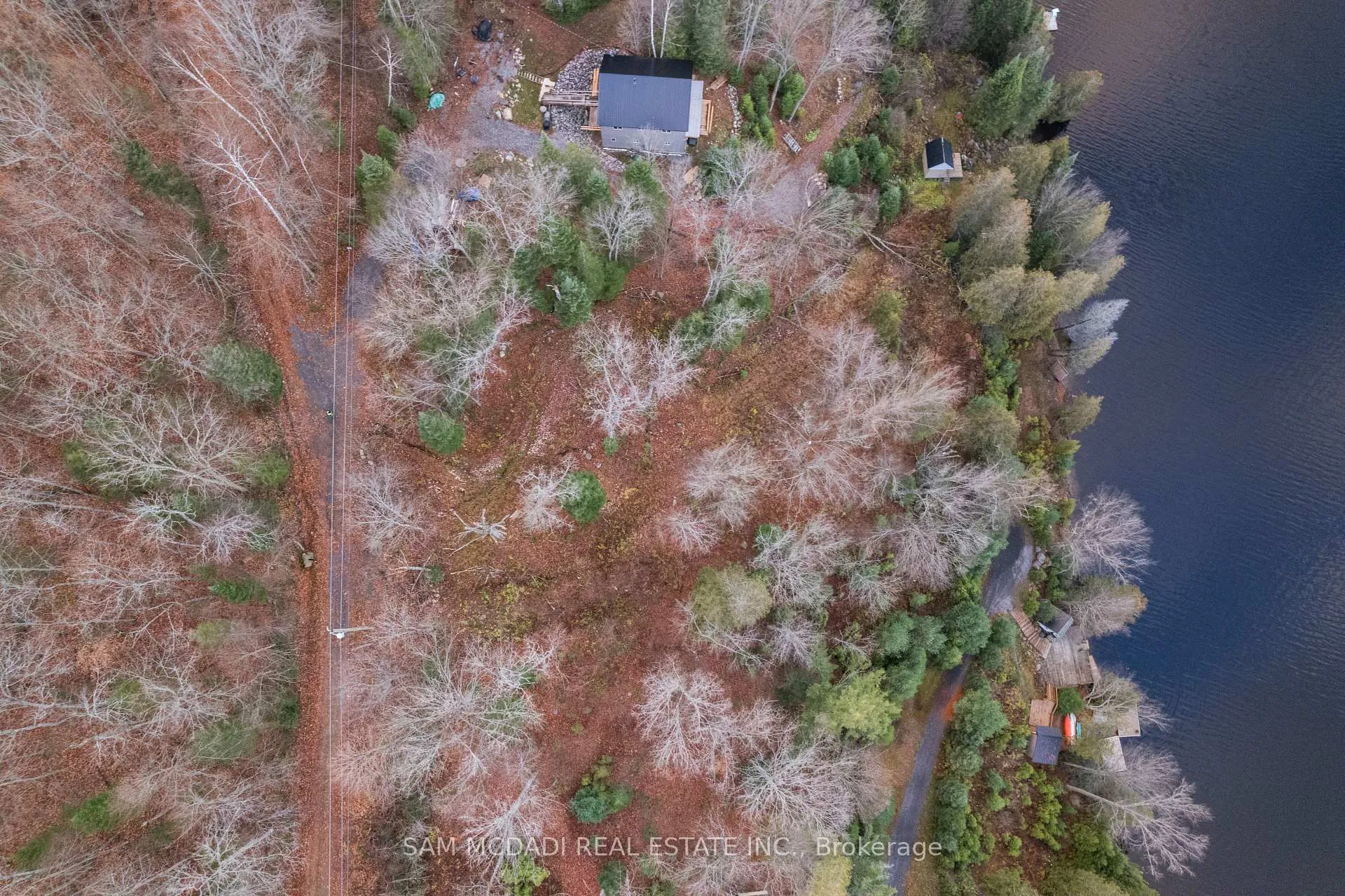 Photo 4 of 5 Lodge Lane, Joly — HOMEH