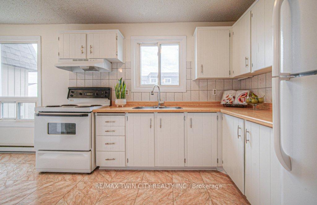 Photo 10 of Unit 6, 80 Old Country Drive, Kitchener — HOMEH