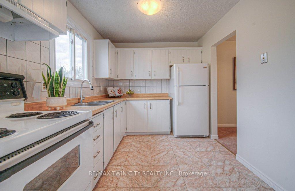 Photo 12 of Unit 6, 80 Old Country Drive, Kitchener — HOMEH