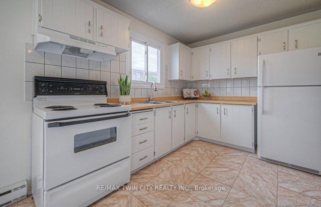 Photo 13 of Unit 6, 80 Old Country Drive, Kitchener — HOMEH