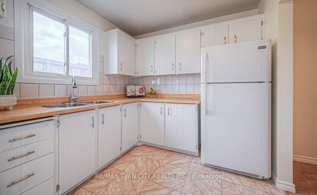 Photo 14 of Unit 6, 80 Old Country Drive, Kitchener — HOMEH