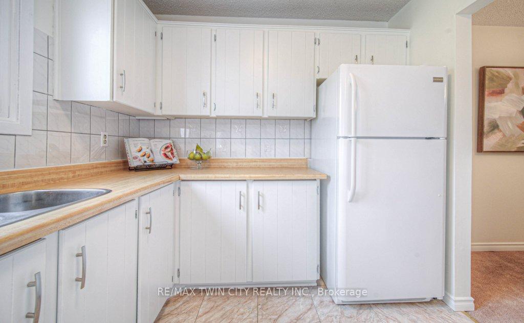 Photo 15 of Unit 6, 80 Old Country Drive, Kitchener — HOMEH
