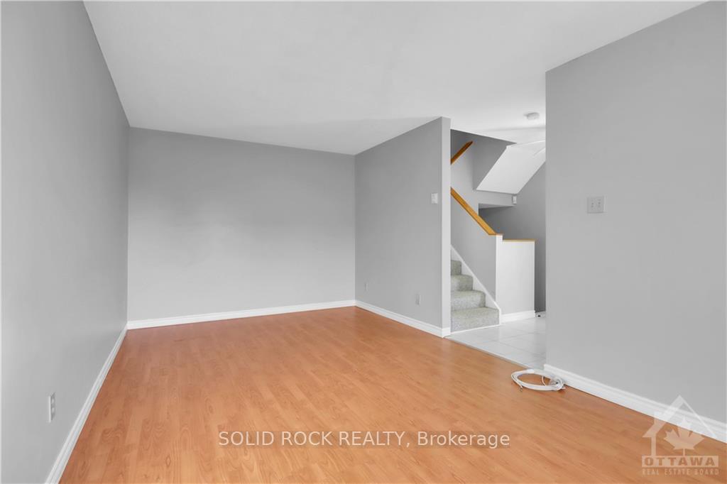 Photo 6 of 2927 Fairlea Crescent, Ottawa, Heron Gate/Industrial Park — HOMEH