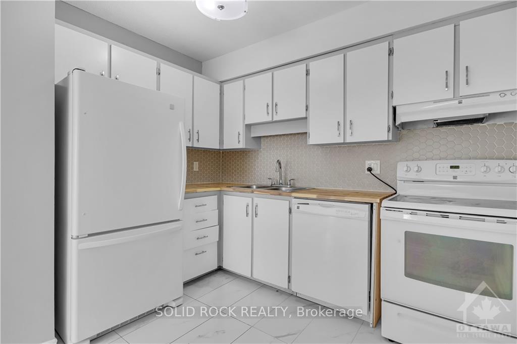 Photo 9 of 2927 Fairlea Crescent, Ottawa, Heron Gate/Industrial Park — HOMEH