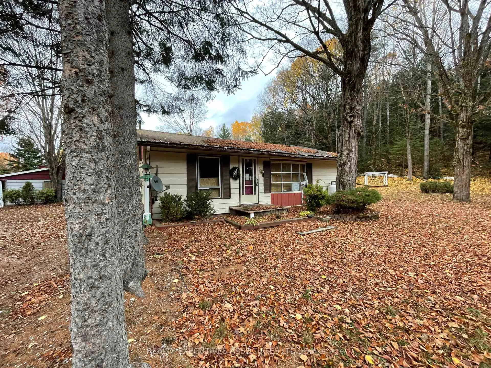 Front of 2162 Bay Lake Road W