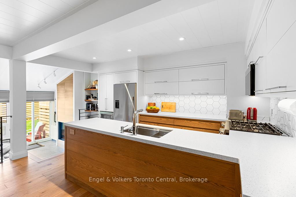 Photo 1 of 559 Tenth Street, Collingwood — HOMEH
