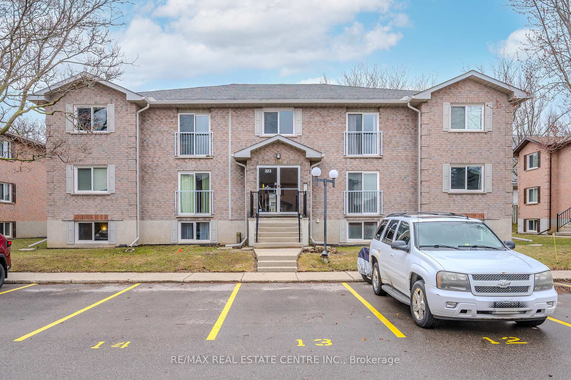 Front of Unit 3, 323 Northlake Drive