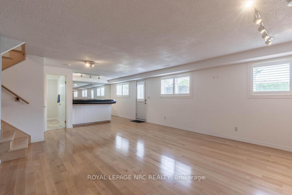 Photo 33 of 42 Beachview Drive, St. Catharines, Lakeshore — HOMEH