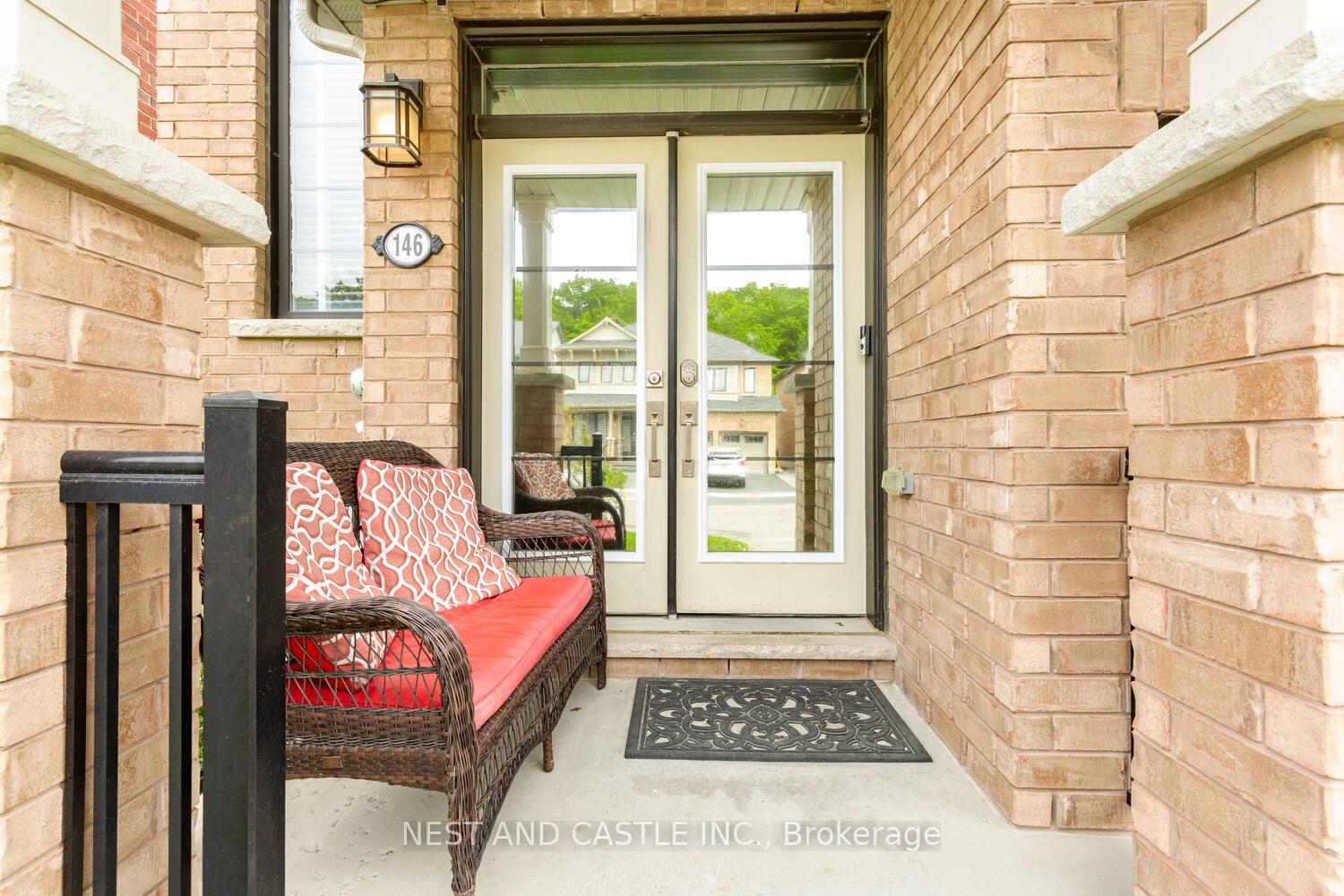 Photo 3 of 146 Cactus Crescent, Hamilton, Stoney Creek Mountain — HOMEH