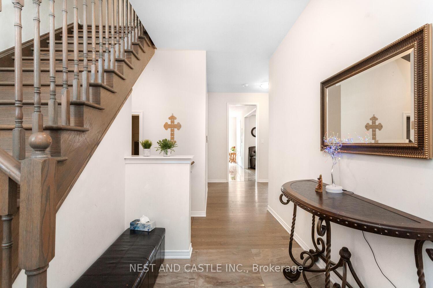 Photo 5 of 146 Cactus Crescent, Hamilton, Stoney Creek Mountain — HOMEH