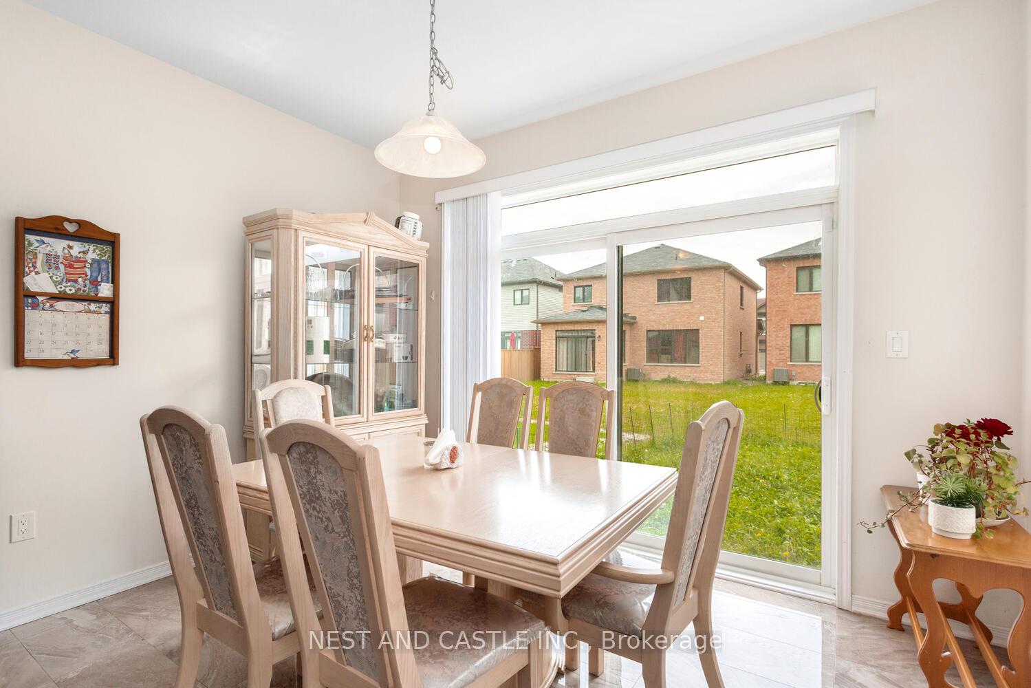 Photo 11 of 146 Cactus Crescent, Hamilton, Stoney Creek Mountain — HOMEH