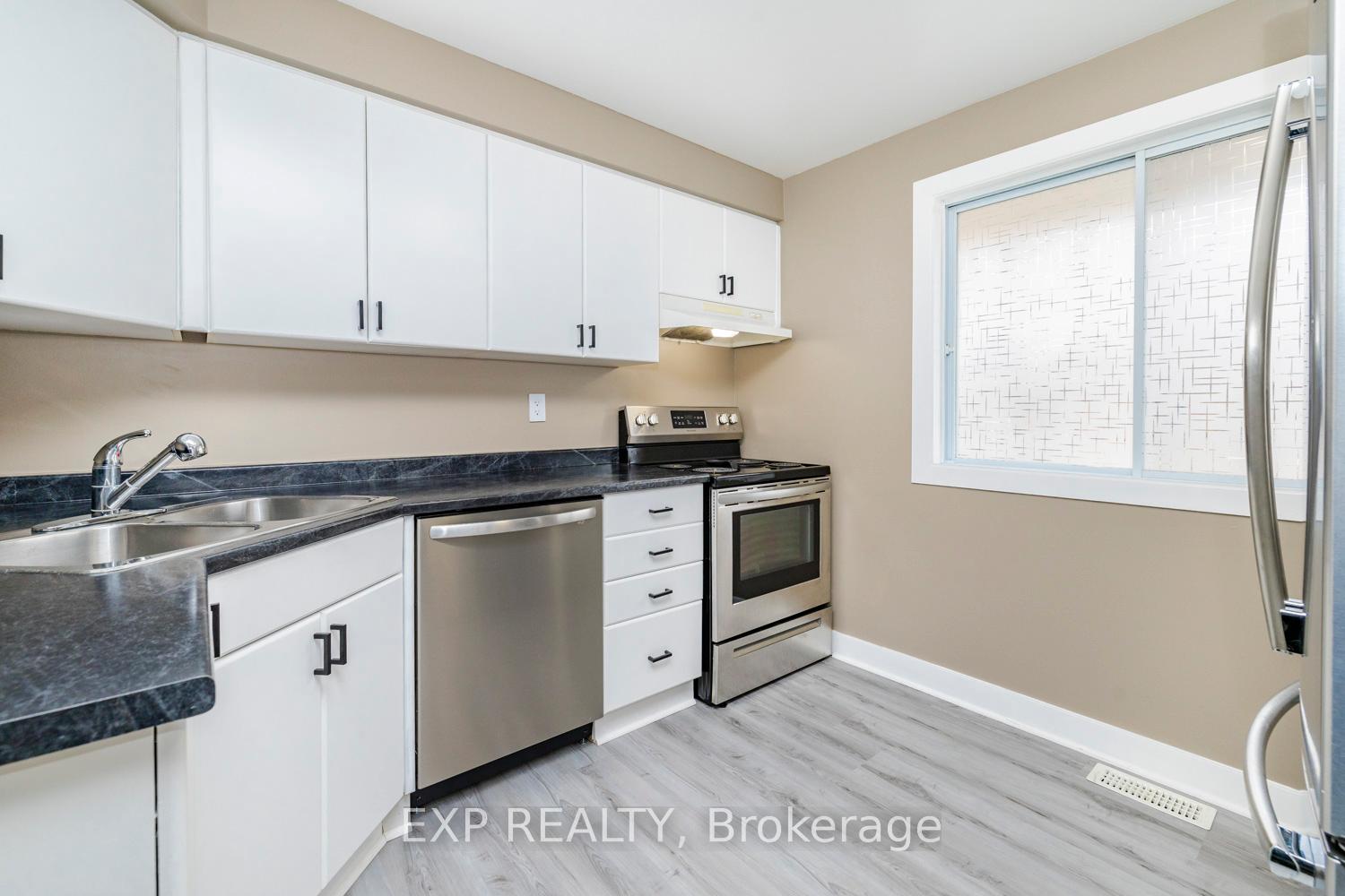 Photo 7 of 9 Corley Place, Ottawa, Heron Gate/Industrial Park — HOMEH