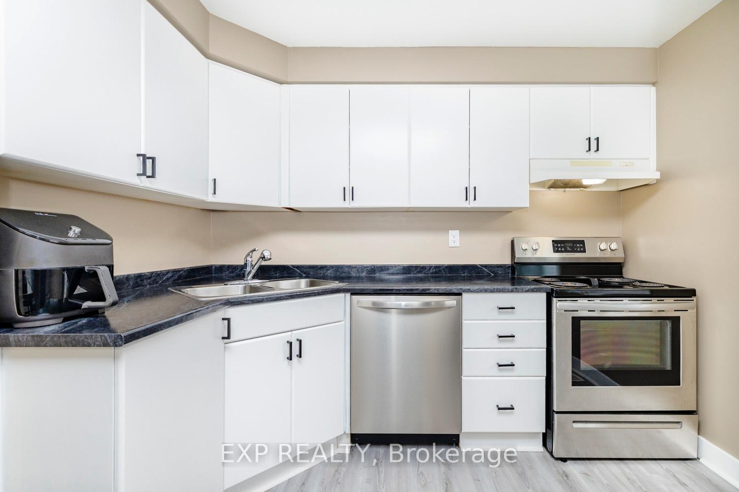 Photo 8 of 9 Corley Place, Ottawa, Heron Gate/Industrial Park — HOMEH