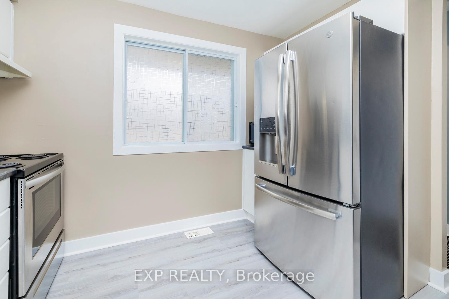 Photo 9 of 9 Corley Place, Ottawa, Heron Gate/Industrial Park — HOMEH