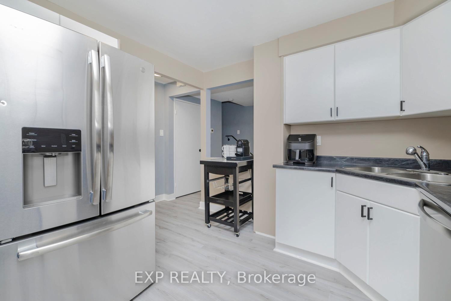 Photo 10 of 9 Corley Place, Ottawa, Heron Gate/Industrial Park — HOMEH
