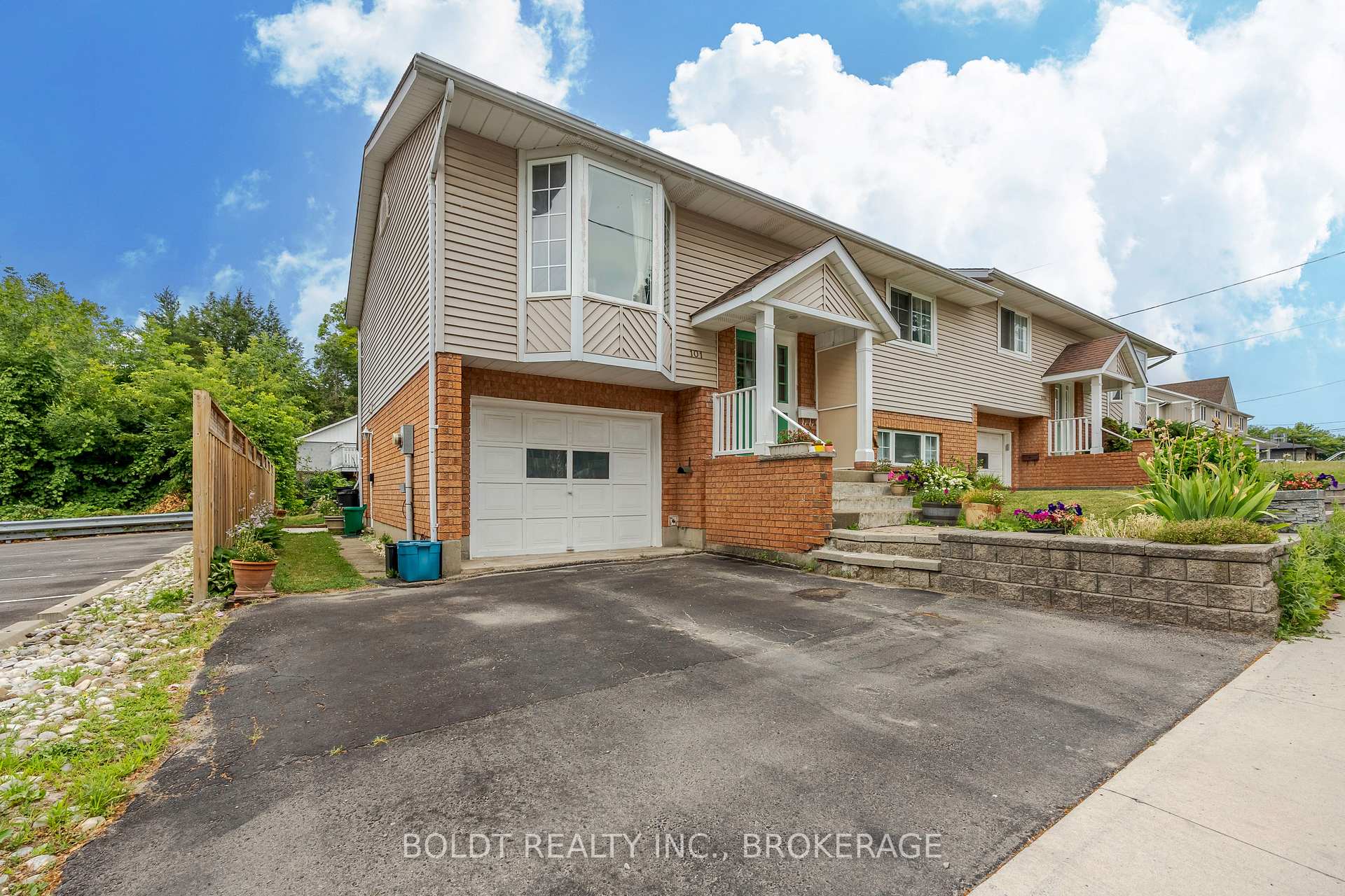 Photo 1 of 101 Arthur Street, St. Catharines, Lakeshore — HOMEH