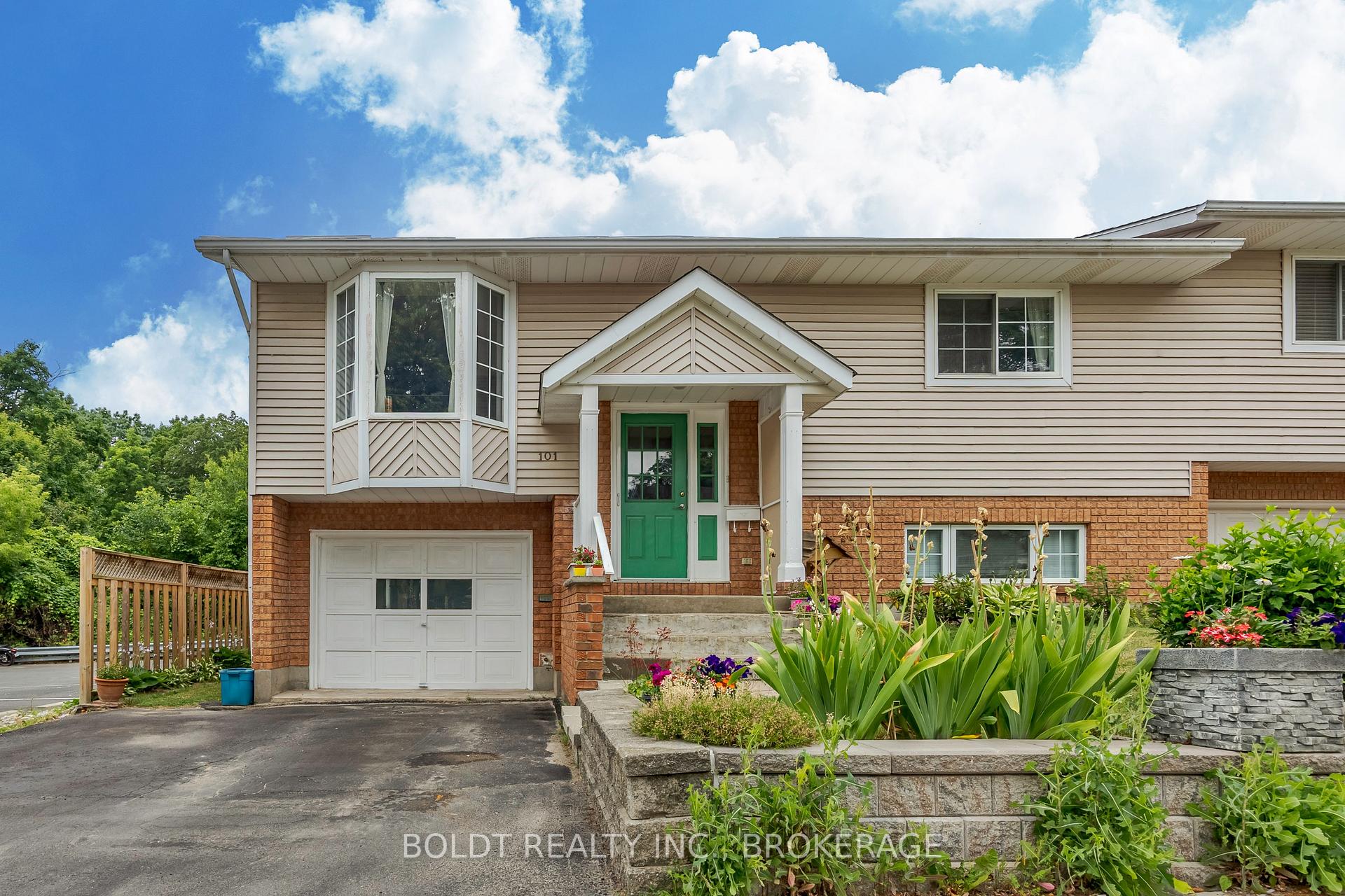 Photo 2 of 101 Arthur Street, St. Catharines, Lakeshore — HOMEH