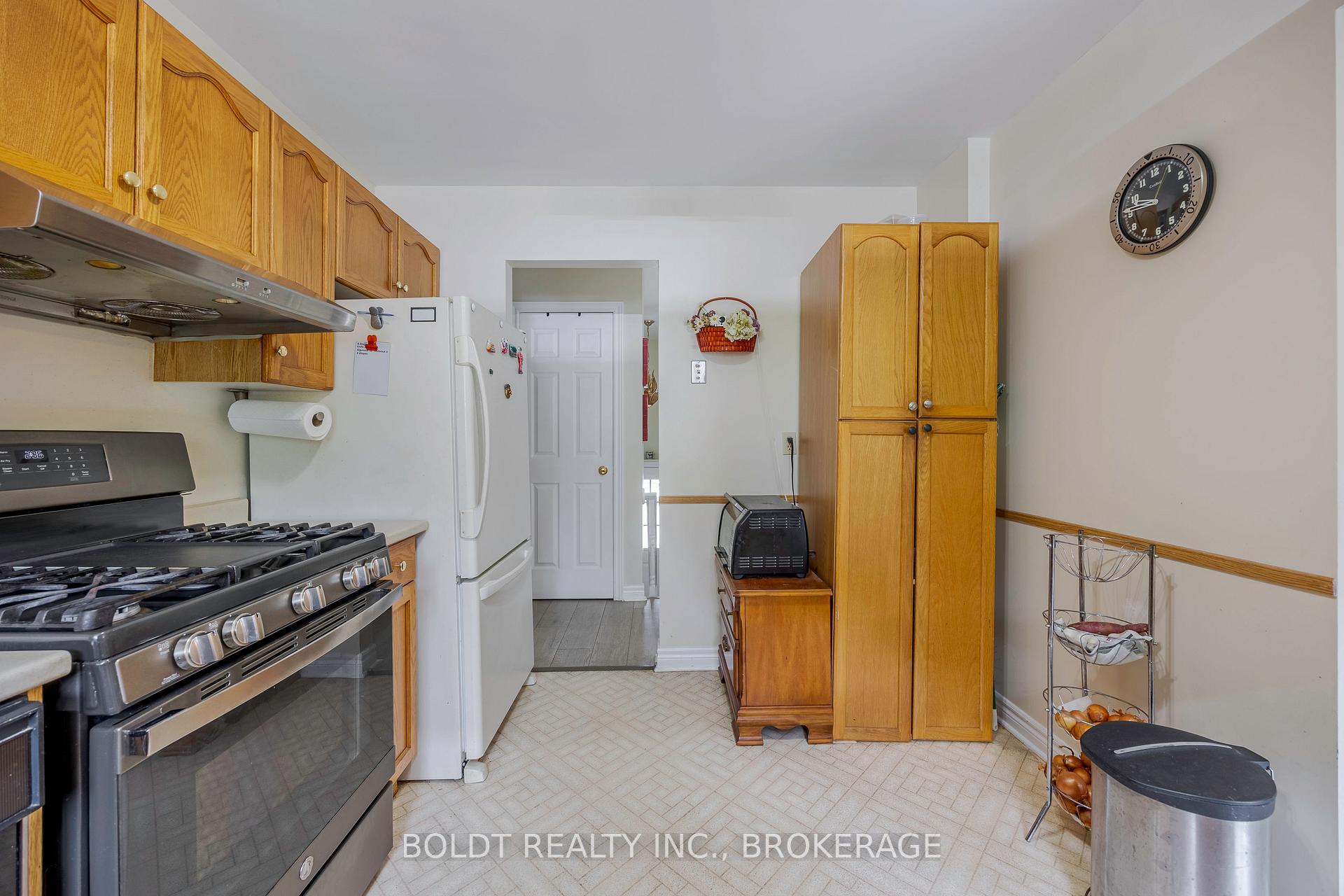 Photo 11 of 101 Arthur Street, St. Catharines, Lakeshore — HOMEH