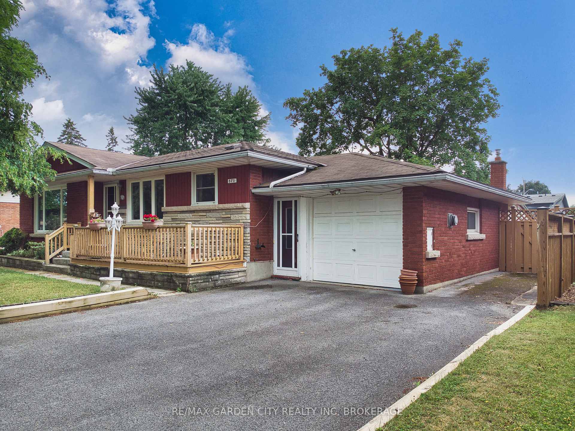 Photo 1 of 575 Vine Street, St. Catharines, Vine/Linwell — HOMEH