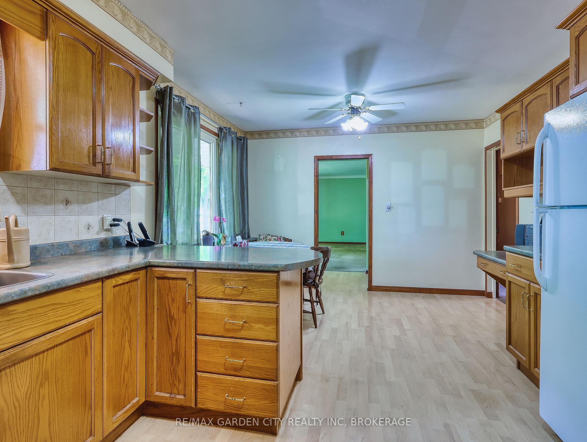 Photo 8 of 575 Vine Street, St. Catharines, Vine/Linwell — HOMEH