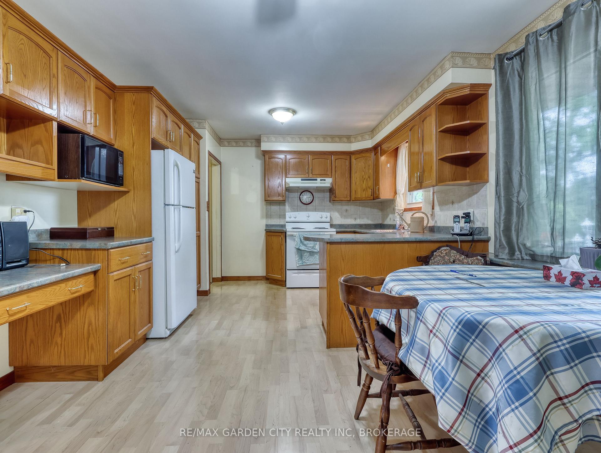 Photo 9 of 575 Vine Street, St. Catharines, Vine/Linwell — HOMEH