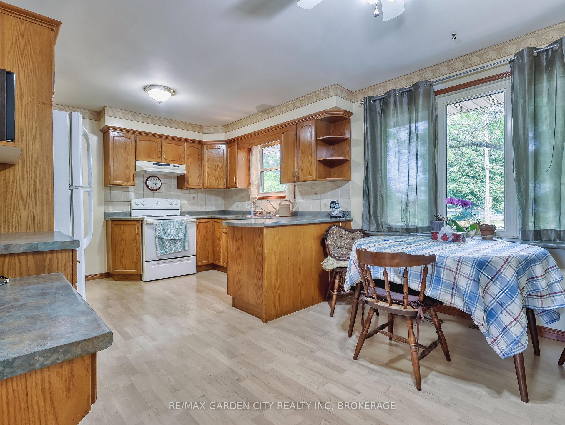 Photo 10 of 575 Vine Street, St. Catharines, Vine/Linwell — HOMEH