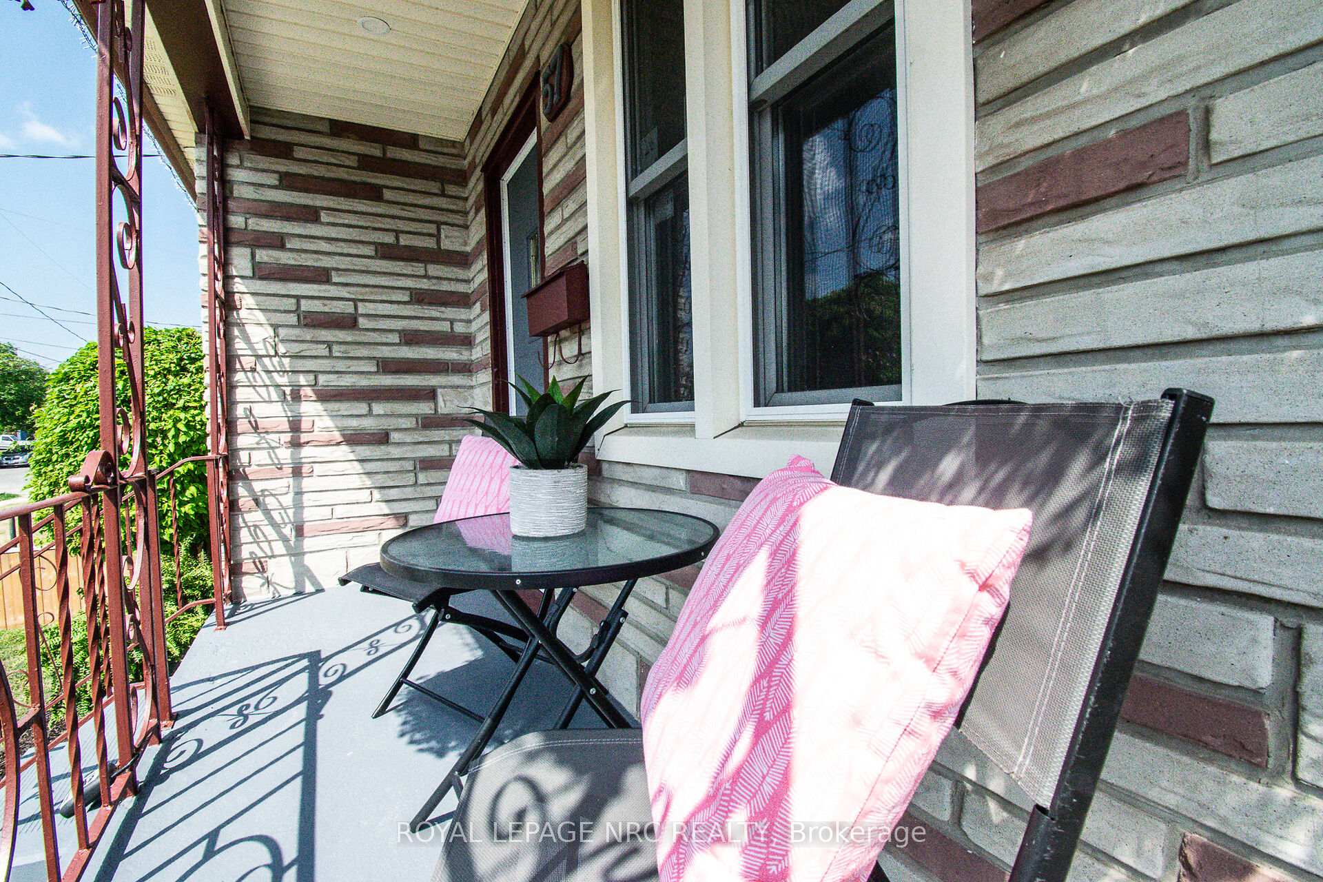 Photo 3 of 57 Hamilton Street, St. Catharines, Western Hill — HOMEH