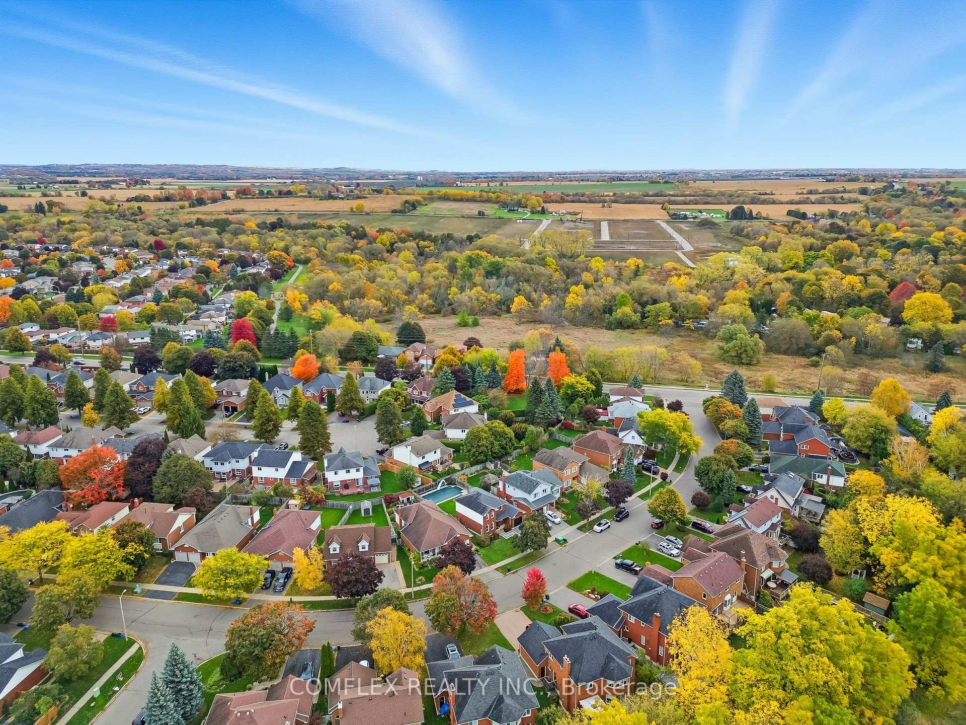 Photo 4 of 16 Orchard Park Drive, Clarington, Bowmanville — HOMEH